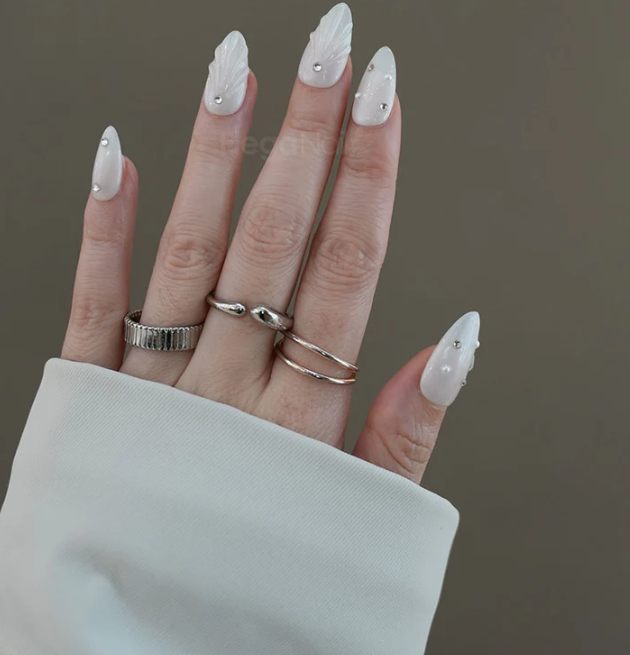 White pearl /اللؤلؤة البيضاء