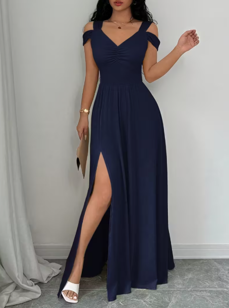 فستان نسائي أنيق بفتحة قصيرة على الفخذ وخصر بارز، وأكمام قصيرة