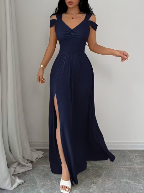 فستان نسائي أنيق بفتحة قصيرة على الفخذ وخصر بارز، وأكمام قصيرة